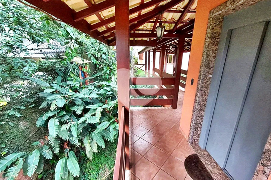 Casa à venda com 4 quartos, sendo 2 suítes, no condomínio Parque Imperial da Cantareira, Mairiporã - SP