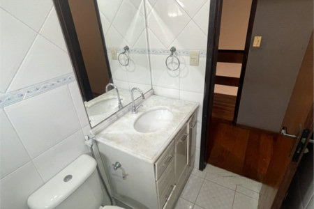 Casa à venda com 5 quartos, sendo 3 suítes, no condomínio Recanto das Palmeiras, Rio de Janeiro - RJ