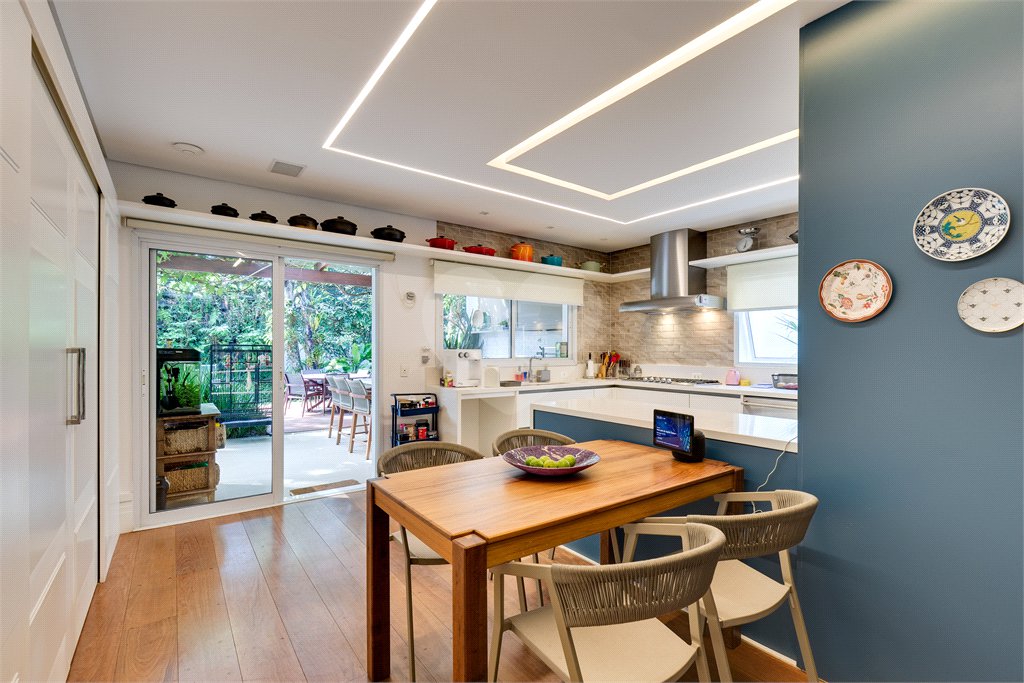 Casa à venda com 3 suítes no condomínio Parc Vignoble, São Paulo - SP