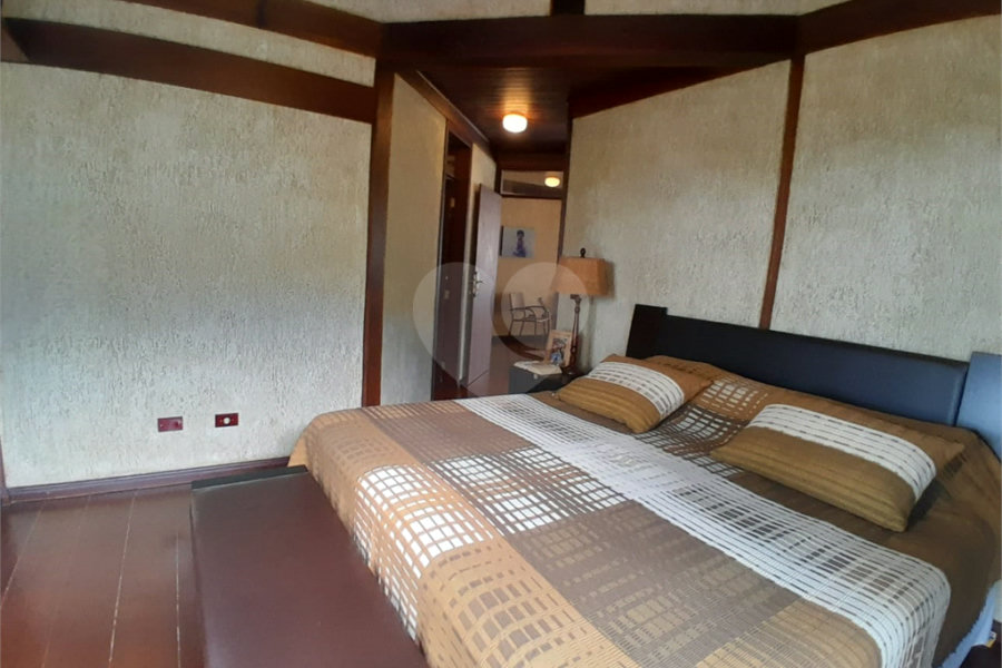 Casa à venda com 4 quartos, sendo 2 suítes, no condomínio Cantareira, Mairiporã - SP