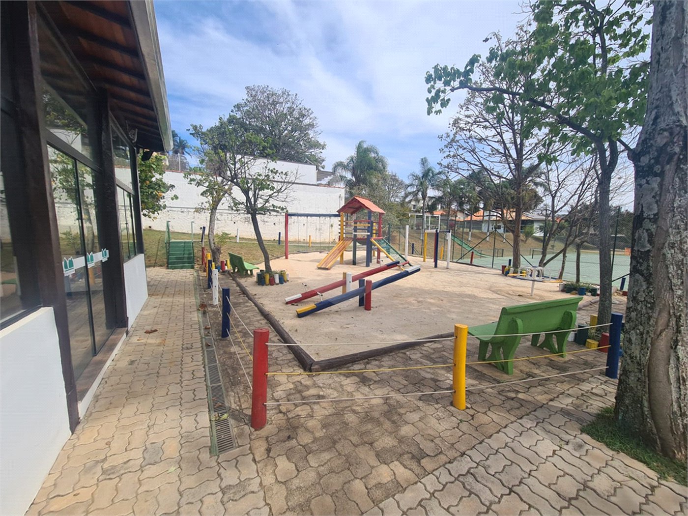 Casa à venda com 4 quartos, sendo 2 suítes, no condomínio Bosque de Grevilea, Vinhedo - SP
