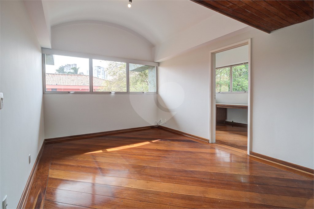 Sobrado à venda com 3 quartos, sendo 1 suíte,  em Granja Julieta, São Paulo, SP