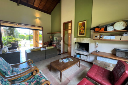 Casa à venda com 7 quartos, sendo 3 suítes,  em Jardim Colombo, Itapetininga, SP