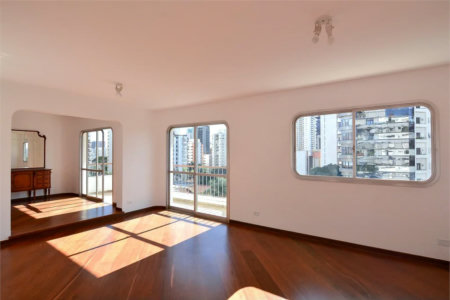 Apartamento à venda com 4 quartos, sendo 2 suítes, em Brooklin Paulista, São Paulo, SP