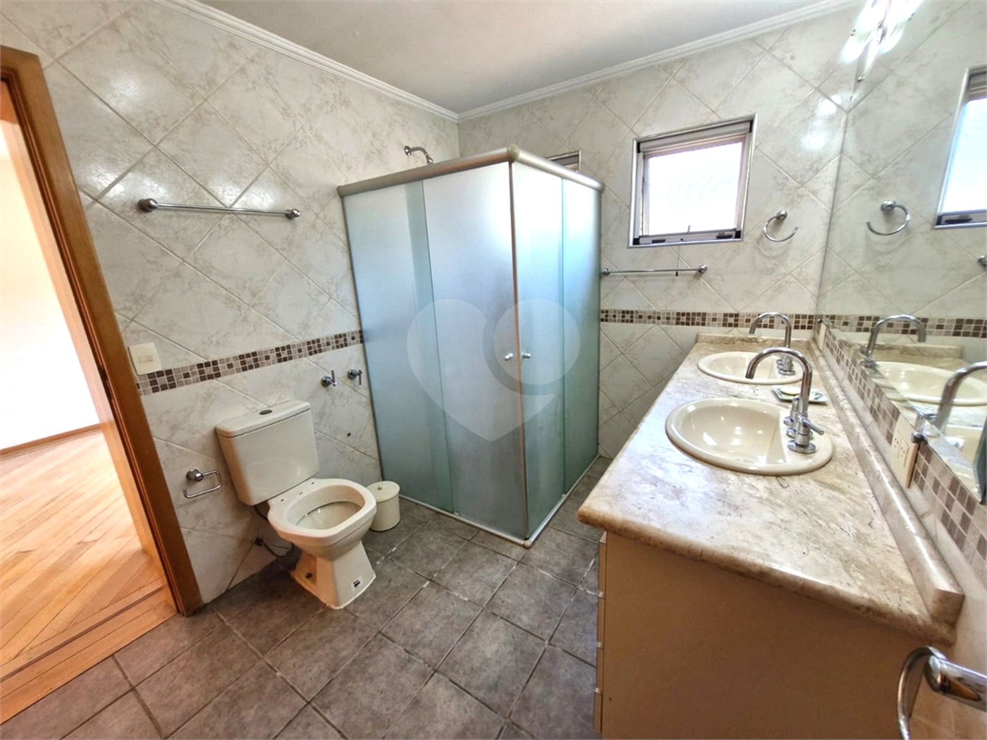 Casa à venda com 4 quartos, sendo 1 suíte,  em Granja Julieta, São Paulo, SP