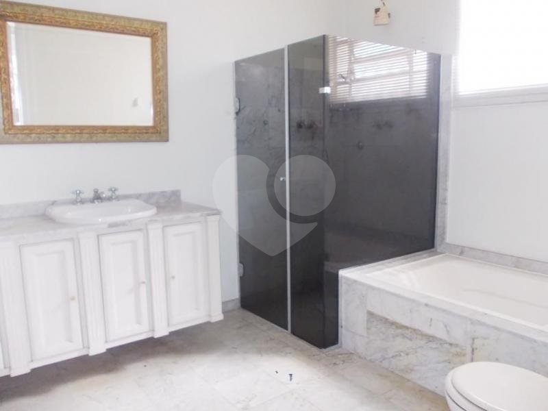Casa à venda com 3 quartos, sendo 1 suíte, no condomínio Praça Pero Vaz de Caminha,260, São Paulo - SP