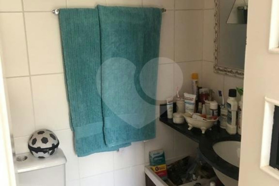 Casa à venda com 2 quartos, sendo 1 suíte, no condomínio Res Santa Inês, São Paulo - SP
