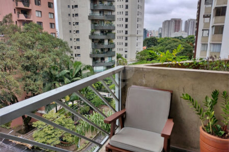 Apartamento à venda com 4 quartos, sendo 3 suítes, em Indianópolis, São Paulo, SP