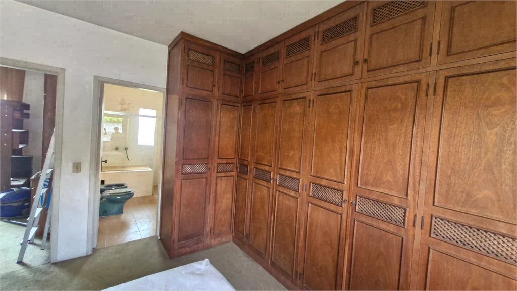 Sobrado à venda com 3 quartos, sendo 1 suíte, em Cidade São Francisco, São Paulo, SP