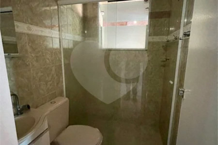 Sobrado com 4 dormitórios, 2 suítes, closet, varandas, escritório, jardim de inverno, espaço gourmet com churrasqueira e fogão a lenha e 3 vagas.