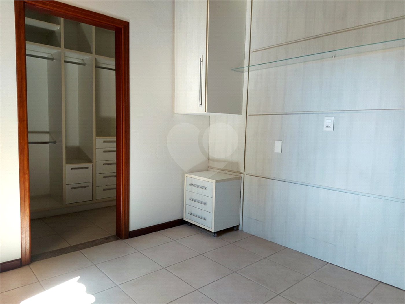 Casa charmosa e elegante localizada no deslumbrante Condomínio Villagio Capriccio Louveira SP