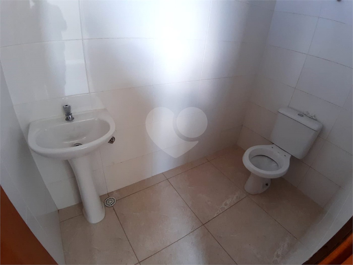 Casa para alugar com 3 quartos, sendo 1 suíte,  no condomínio Villagio DI Maria, São Paulo - SP
