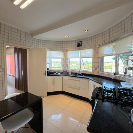 Casa à venda com 3 suítes no condomínio Terras de São Francisco, Vinhedo - SP