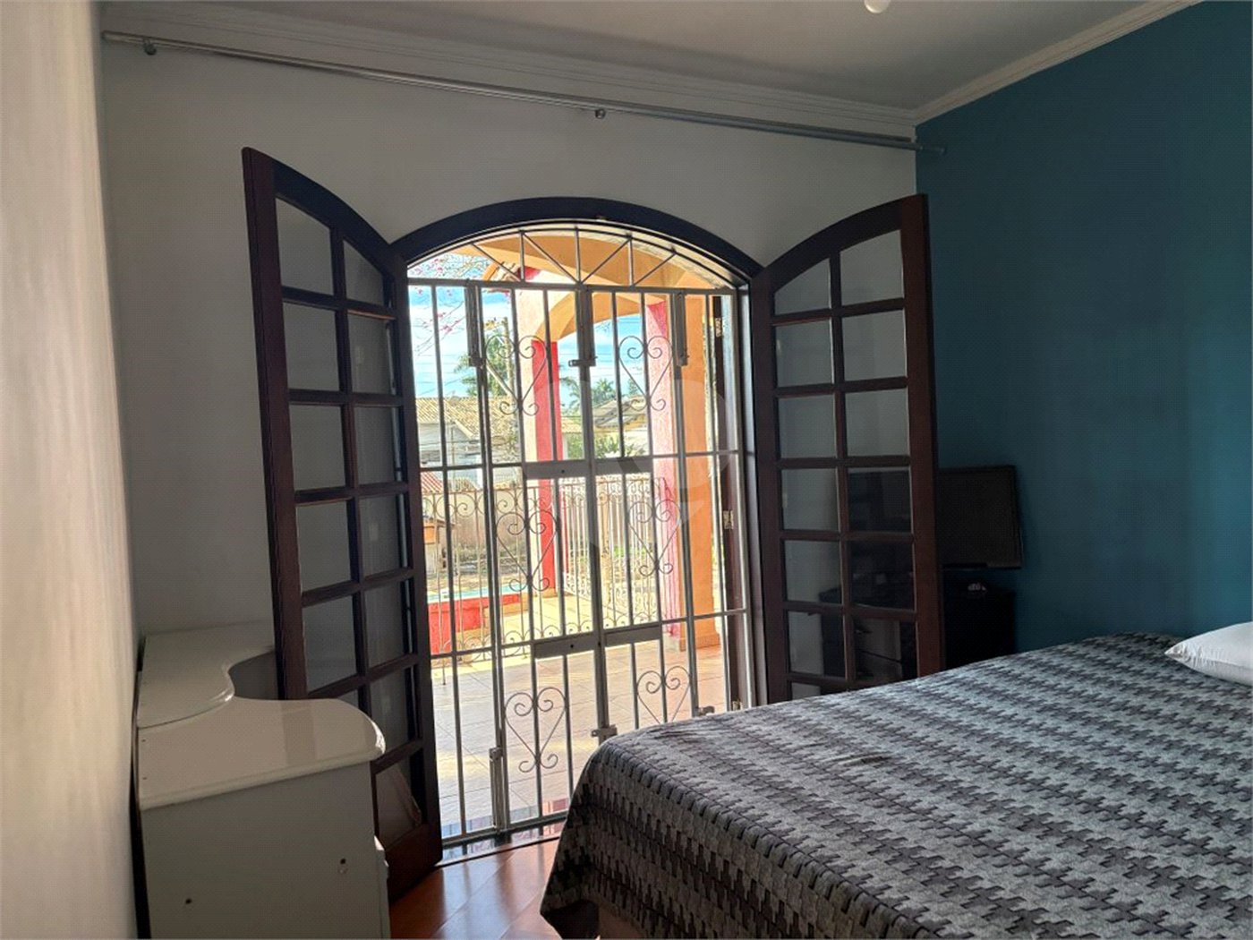 Casa à venda com 4 quartos, sendo 2 suítes,  em Vila Oliveira, Mogi das Cruzes, SP