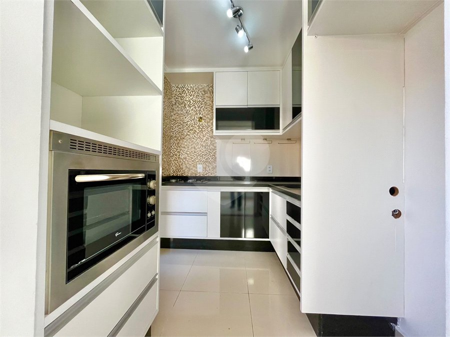 Casa à venda com 3 quartos, sendo 1 suíte, no condomínio Residencial Villa Flora, Votorantim - SP