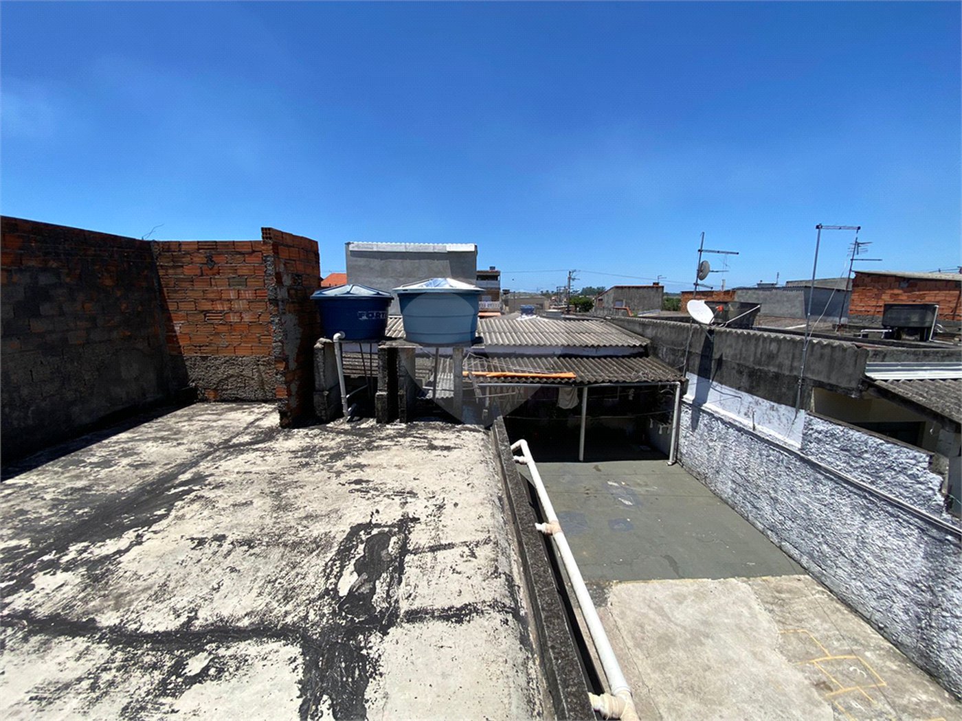 Sobrado à venda com 4 quartos em Jardim Cacique, Suzano, SP