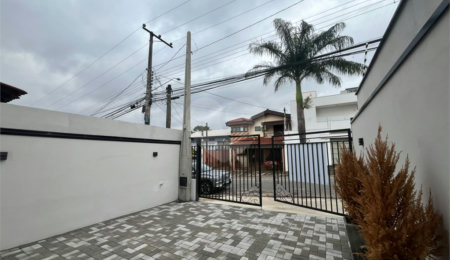 Casa de Vila à venda com 3 quartos, sendo 1 suíte,  em Vila São Caetano, Sorocaba, SP