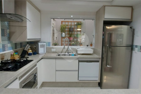 Casa à venda com 3 quartos, sendo 1 suíte, no condomínio Ville Resedá, São Paulo - SP
