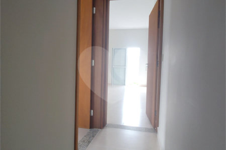 Casa térrea em Atibaia com 3 suítes, sala 2 ambientes, 2 vagas garagem, excelente localização, pronta para morar