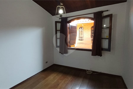 Sobrado à venda com 5 quartos, sendo 2 suítes,  em Parque Continental, São Paulo, SP