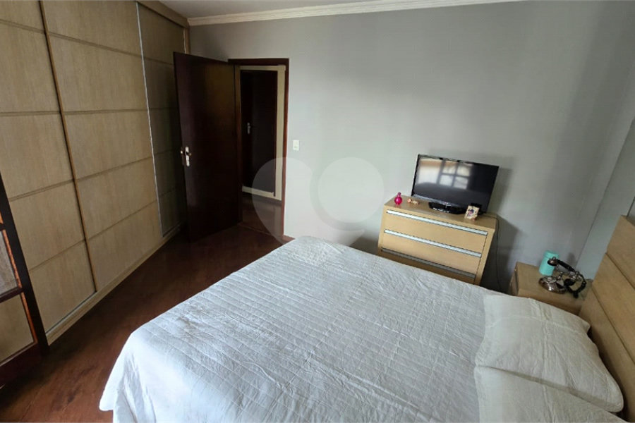Sobrado à venda com 4 quartos, sendo 1 suíte, em Jardim Regina, São Paulo, SP