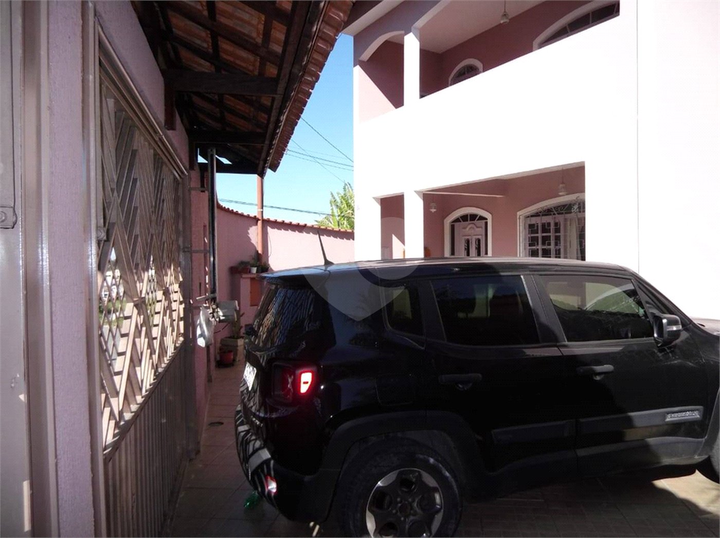 Sobrado à venda com 3 quartos, sendo 2 suítes, em Vila Júlia, Poá, SP