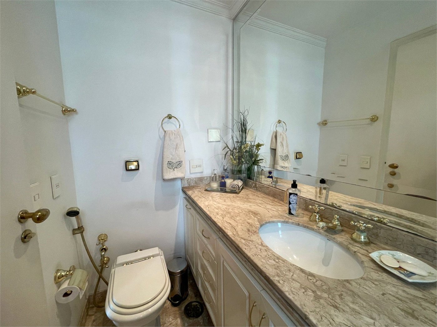 Apartamento à venda com 3 suítes em Campo Belo, São Paulo, SP