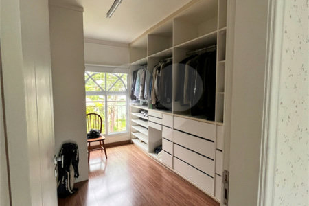 Casa à venda com 5 quartos, sendo 4 suítes,  no condomínio Terras de Santa Clara, Jacareí - SP