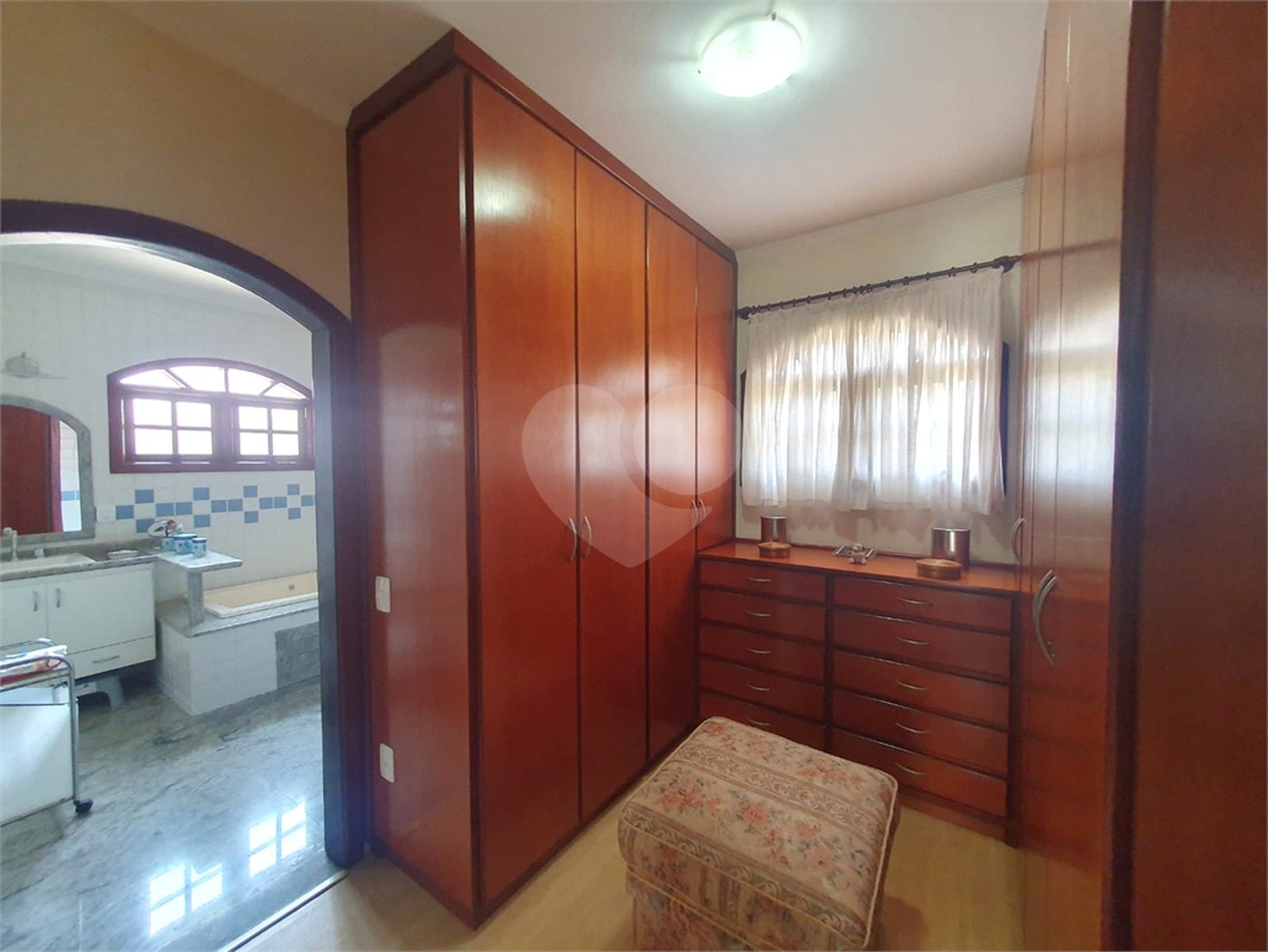 Casa à venda com 4 quartos, sendo 1 suíte, no condomínio Parque São Gabriel, Itatiba - SP