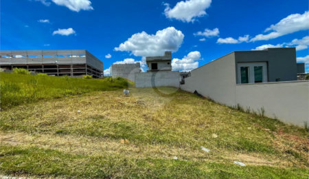 Terreno à venda no condomínio Residencial Jardins da Catalunha, Atibaia - SP