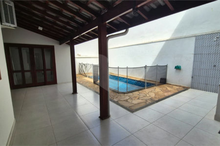 Casa à venda com 4 quartos, sendo 2 suítes, no condomínio Residencial Grape Village, Vinhedo - SP
