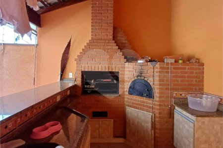Casa à venda com 4 quartos, sendo 2 suítes,  em Vila Oliveira, Mogi das Cruzes, SP