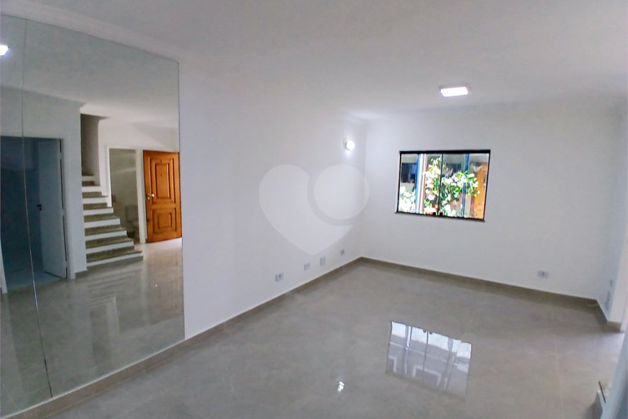 Casa à venda com 3 quartos, sendo 1 suíte,  no condomínio Res Saint Honoré, São Paulo - SP