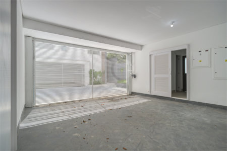 Casa à venda ou para alugar com 3 suítes no condomínio Jardim Flora, São Paulo - SP