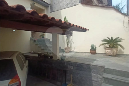Casa à venda com 2 quartos, sendo 1 suíte, no condomínio Parque Central, Rio de Janeiro - RJ