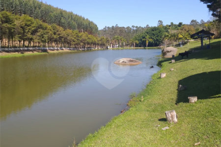 Sítio à venda com 4 quartos, sendo 1 suíte,  em Cruz das Almas, Biritiba-mirim, SP