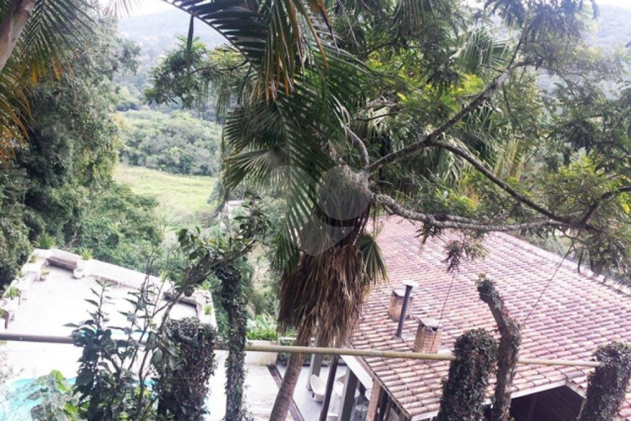 Casa à venda ou para alugar com 4 quartos, sendo 1 suíte, no condomínio Estrada Armando Barbosa ,6300, Mairiporã - SP