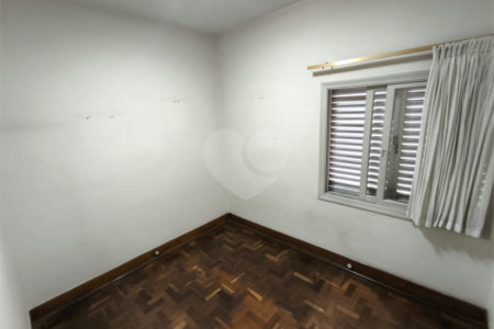 Sobrado à venda com 5 quartos, sendo 1 suíte, em Jardim Trussardi, São Paulo, SP