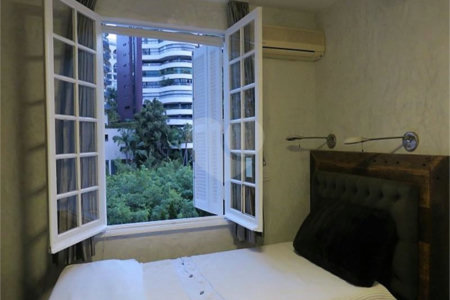 Casa em condomínio à venda com 4 quartos, sendo 3 suítes, em Jardim Vitória Régia, São Paulo, SP