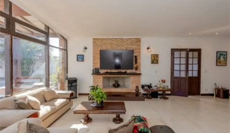Casa à venda ou para alugar com 5 quartos, sendo 3 suítes,  em Chácara Pavoeiro, Cotia, SP