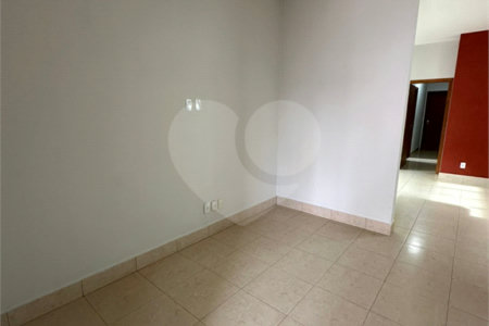 Casa à venda com 3 quartos, sendo 1 suíte, em Jardim Santa Marta, Cuiabá, MT