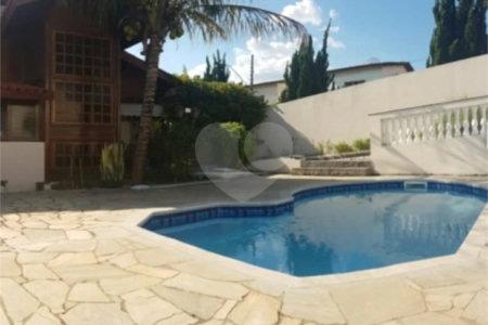Sobrado à venda com 3 quartos, sendo 1 suíte,  no Centro, Vinhedo, SP