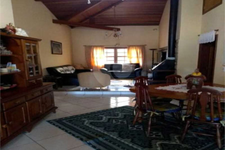 Casa à venda com 3 quartos, sendo 1 suíte, no condomínio Outeiro das Flores 2, Itupeva - SP