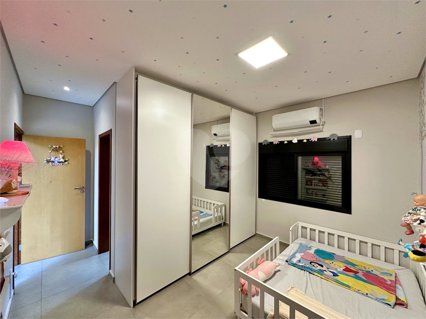 Casa à venda com 3 suítes no condomínio Reserva Santa Maria, Jandira - SP
