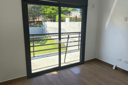 Casa à venda com 5 quartos, sendo 3 suítes, no condomínio Figueira Garden, Atibaia - SP