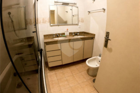 Sobrado à venda com 3 quartos, sendo 1 suíte, em Brooklin, São Paulo, SP