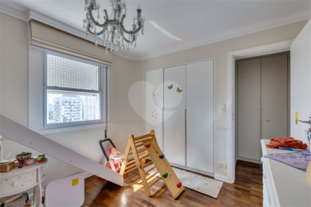 Apartamento à venda com 4 quartos, sendo 1 suíte, em Santo Amaro, São Paulo, SP