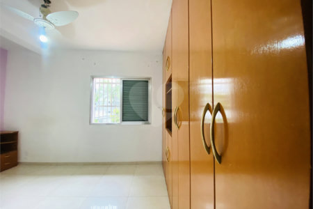 Sobrado à venda com 4 quartos, sendo 1 suíte, em Vila Gilda, Santo André, SP
