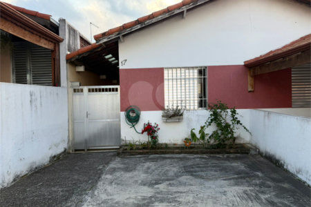 Casa à venda com 2 quartos no condomínio Residencial Bari, Itaquaquecetuba - SP