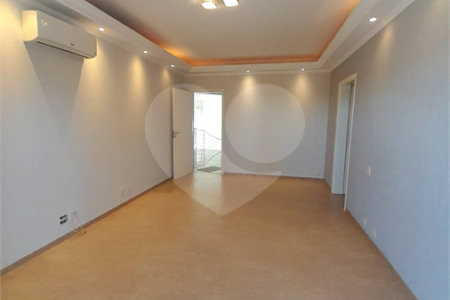 Casa à venda com 4 quartos, sendo 3 suítes, no condomínio Residencial Terras de Vinhedo, Vinhedo - SP
